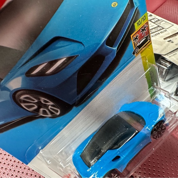 Hot Wheels Exotics LOTUS EMIRA - BLUE - Picture 2 of 3